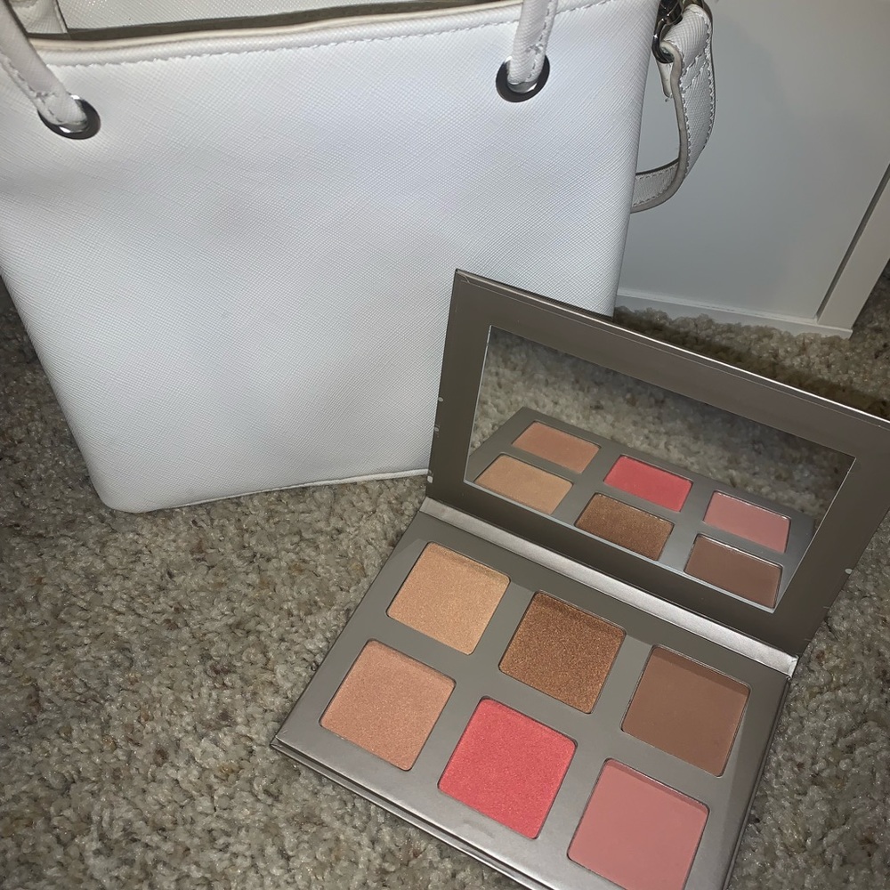 Iconic London face palette for light skin tones. Never used.